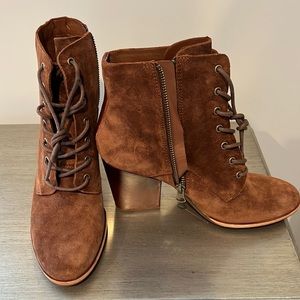 Kork-ease side boots. Size 8.5. Never worn. Lace up with side zipper.